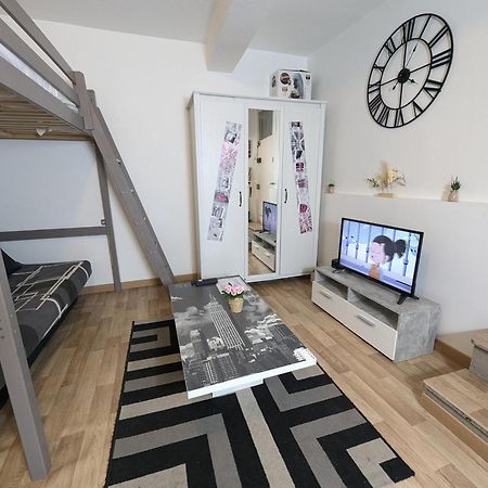 Chambres Poitiers Centre Ville - Salle De Bain, Refrigerateur, Tv Et Machine A Cafe Privatifs - Cuisine Commune - Terrasse - Hotel De Ville A 200M المظهر الخارجي الصورة