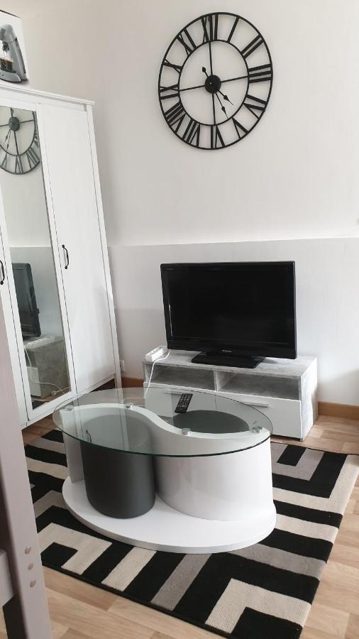 Chambres Poitiers Centre Ville - Salle De Bain, Refrigerateur, Tv Et Machine A Cafe Privatifs - Cuisine Commune - Terrasse - Hotel De Ville A 200M المظهر الخارجي الصورة