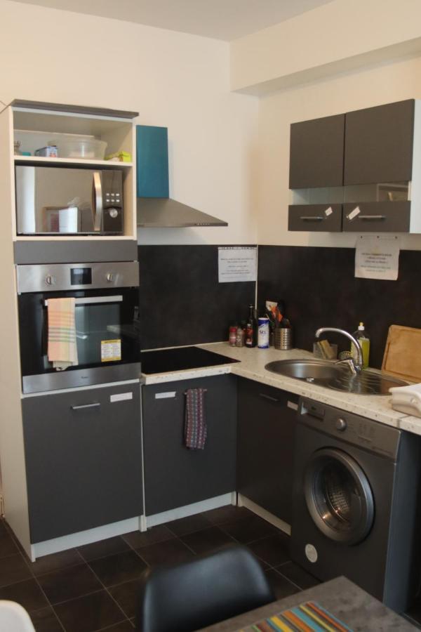 Chambres Poitiers Centre Ville - Salle De Bain, Refrigerateur, Tv Et Machine A Cafe Privatifs - Cuisine Commune - Terrasse - Hotel De Ville A 200M المظهر الخارجي الصورة
