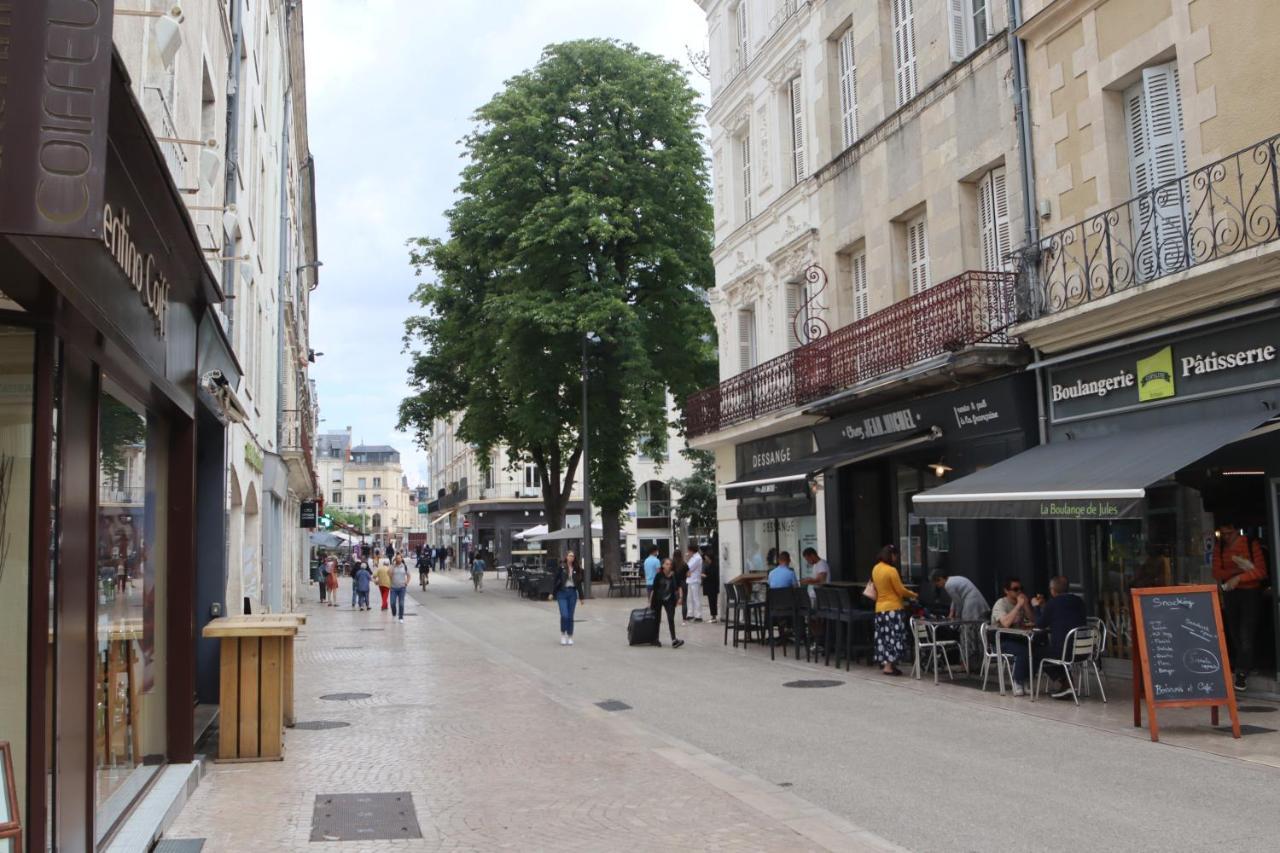 Chambres Poitiers Centre Ville - Salle De Bain, Refrigerateur, Tv Et Machine A Cafe Privatifs - Cuisine Commune - Terrasse - Hotel De Ville A 200M المظهر الخارجي الصورة