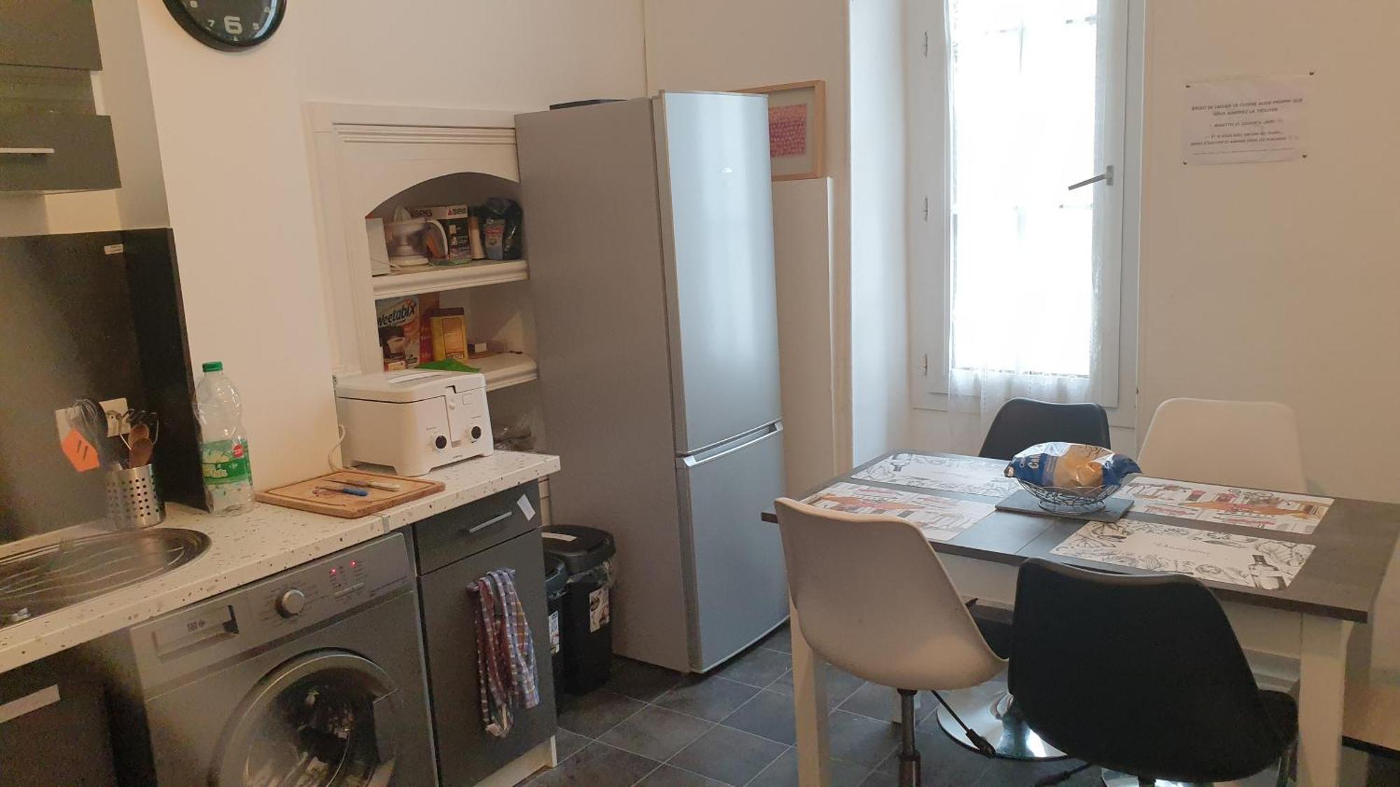 Chambres Poitiers Centre Ville - Salle De Bain, Refrigerateur, Tv Et Machine A Cafe Privatifs - Cuisine Commune - Terrasse - Hotel De Ville A 200M المظهر الخارجي الصورة