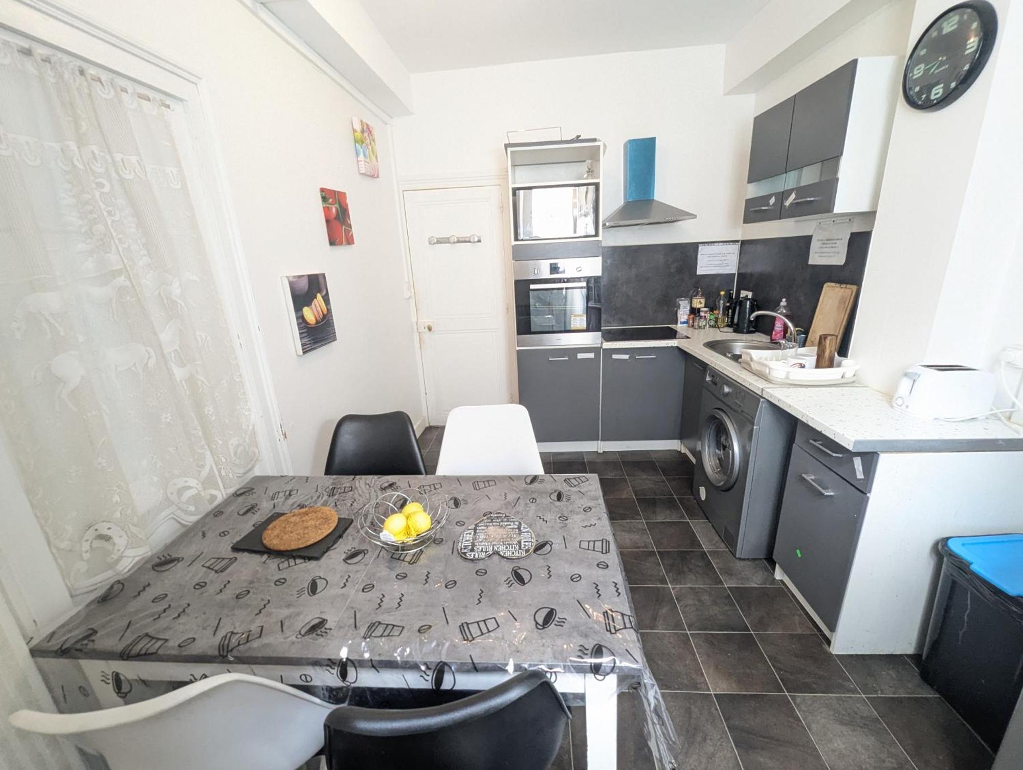 Chambres Poitiers Centre Ville - Salle De Bain, Refrigerateur, Tv Et Machine A Cafe Privatifs - Cuisine Commune - Terrasse - Hotel De Ville A 200M المظهر الخارجي الصورة