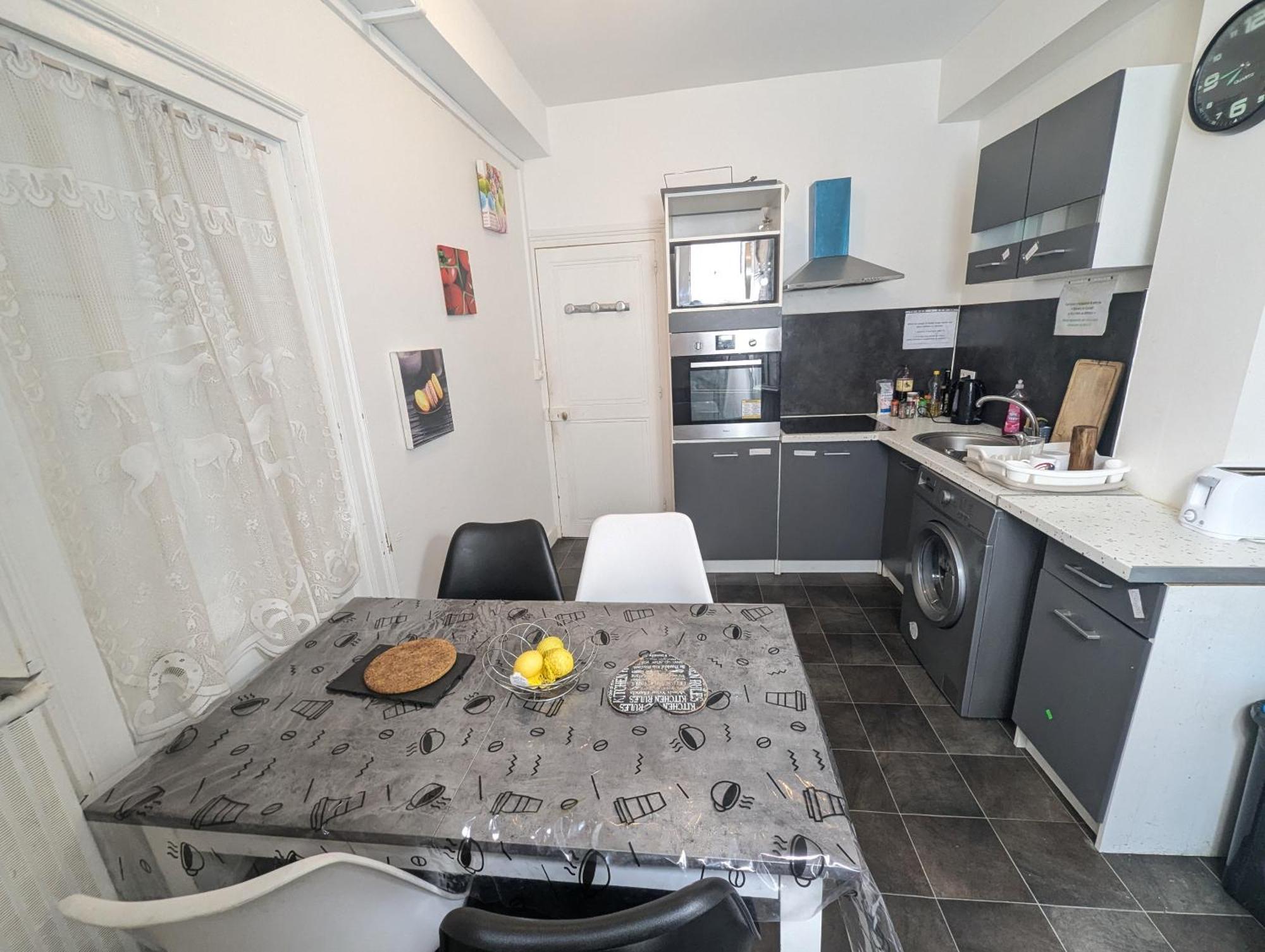 Chambres Poitiers Centre Ville - Salle De Bain, Refrigerateur, Tv Et Machine A Cafe Privatifs - Cuisine Commune - Terrasse - Hotel De Ville A 200M المظهر الخارجي الصورة