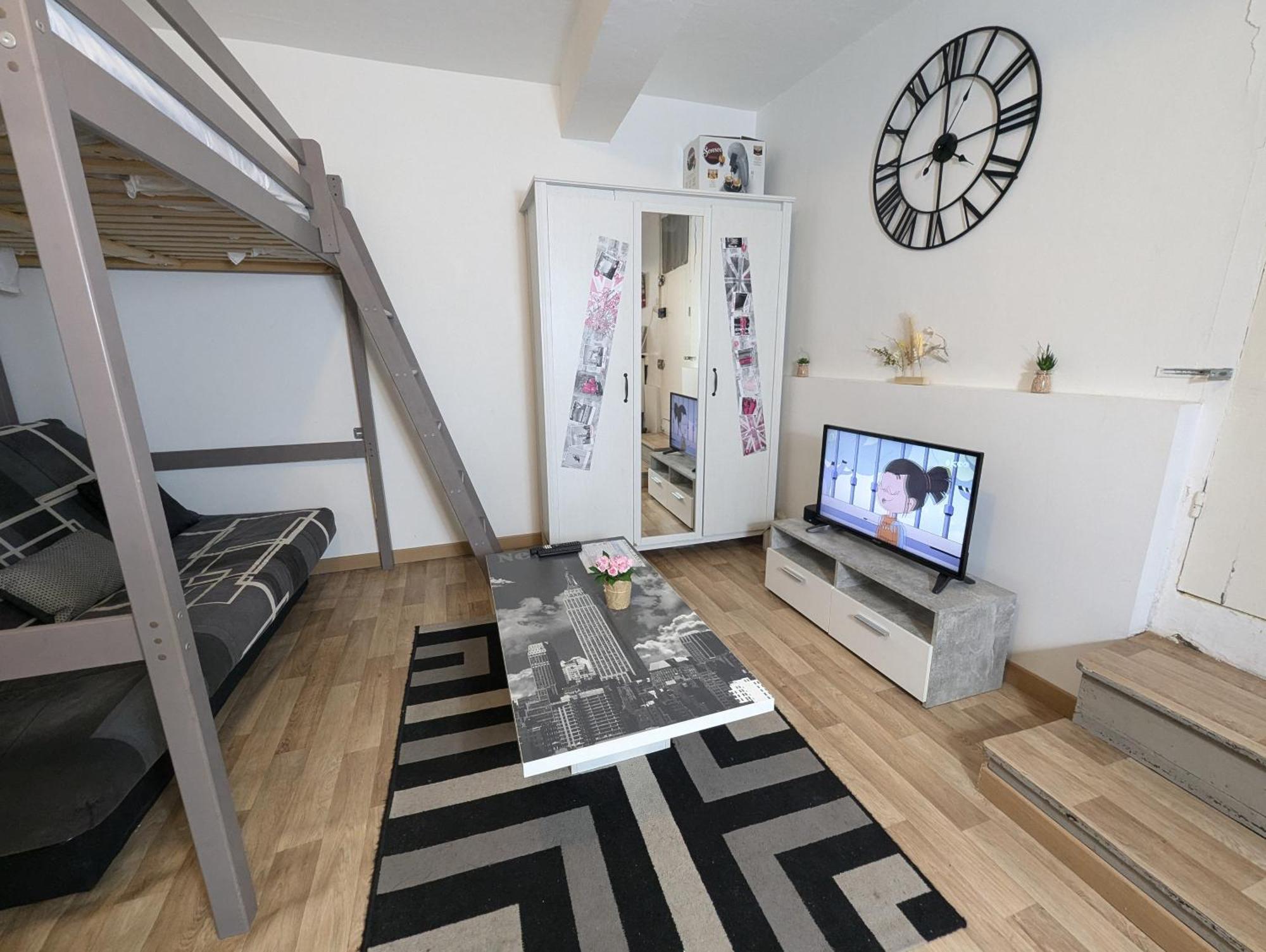 Chambres Poitiers Centre Ville - Salle De Bain, Refrigerateur, Tv Et Machine A Cafe Privatifs - Cuisine Commune - Terrasse - Hotel De Ville A 200M المظهر الخارجي الصورة
