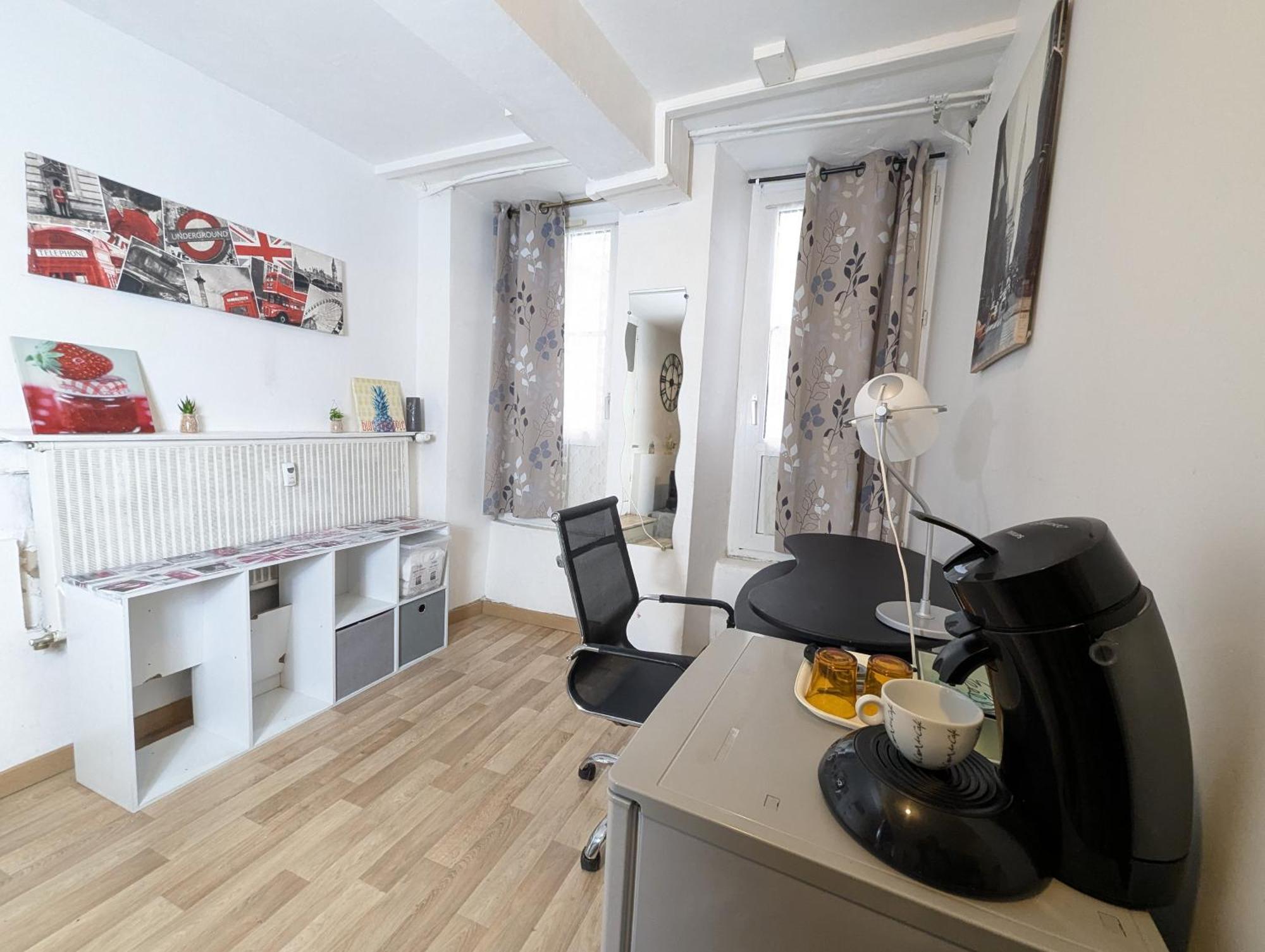 Chambres Poitiers Centre Ville - Salle De Bain, Refrigerateur, Tv Et Machine A Cafe Privatifs - Cuisine Commune - Terrasse - Hotel De Ville A 200M المظهر الخارجي الصورة