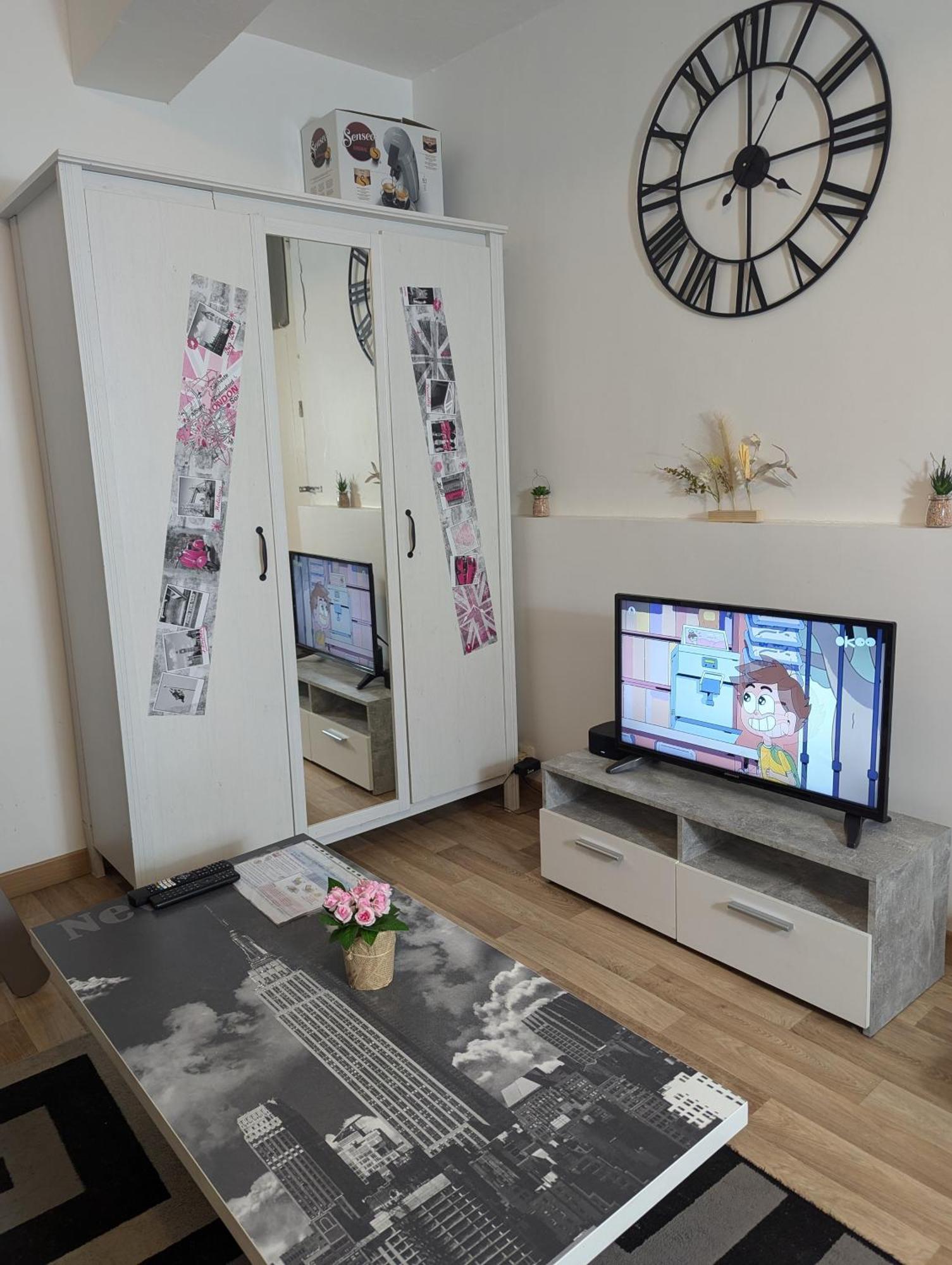Chambres Poitiers Centre Ville - Salle De Bain, Refrigerateur, Tv Et Machine A Cafe Privatifs - Cuisine Commune - Terrasse - Hotel De Ville A 200M المظهر الخارجي الصورة