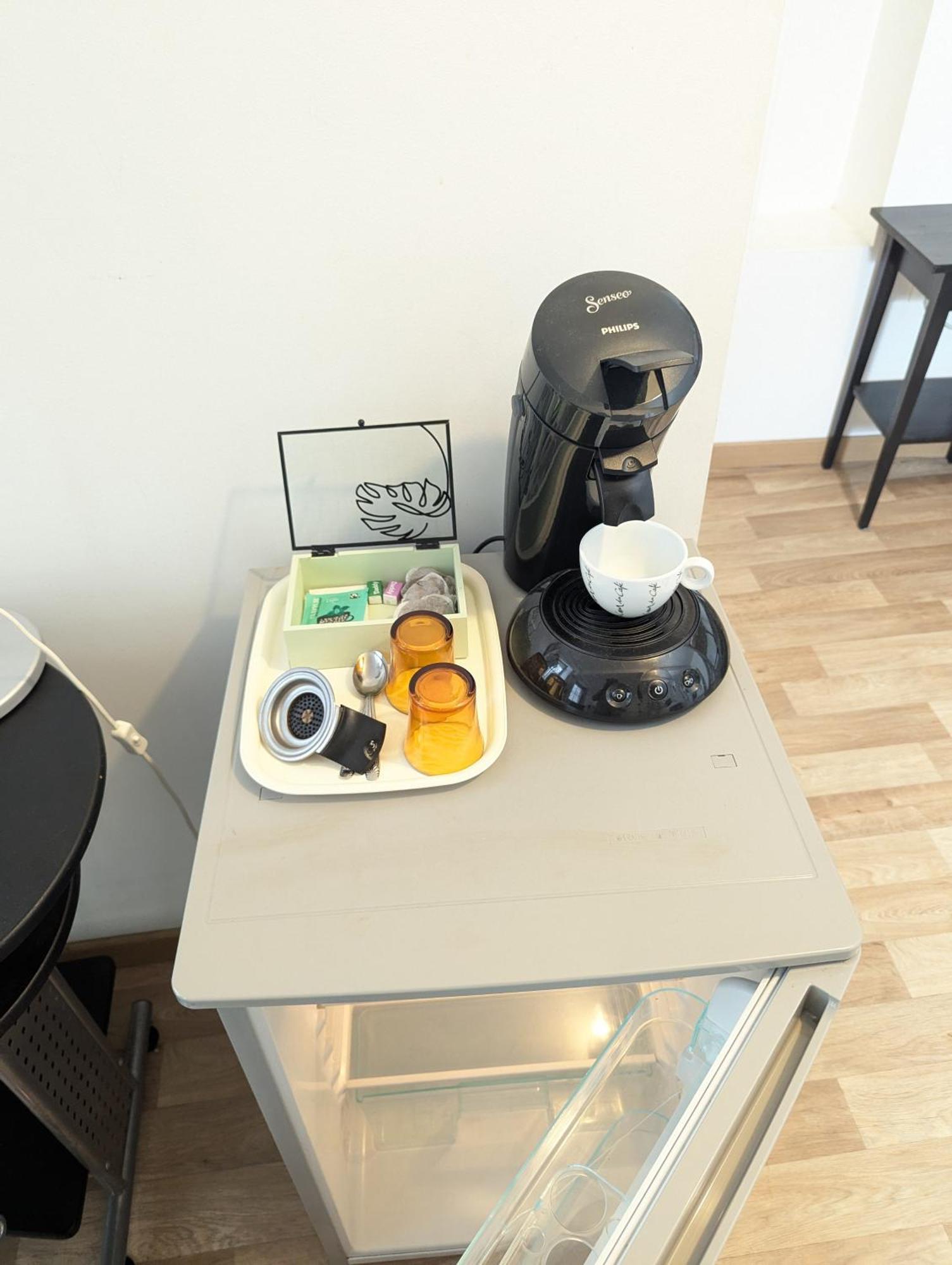 Chambres Poitiers Centre Ville - Salle De Bain, Refrigerateur, Tv Et Machine A Cafe Privatifs - Cuisine Commune - Terrasse - Hotel De Ville A 200M المظهر الخارجي الصورة