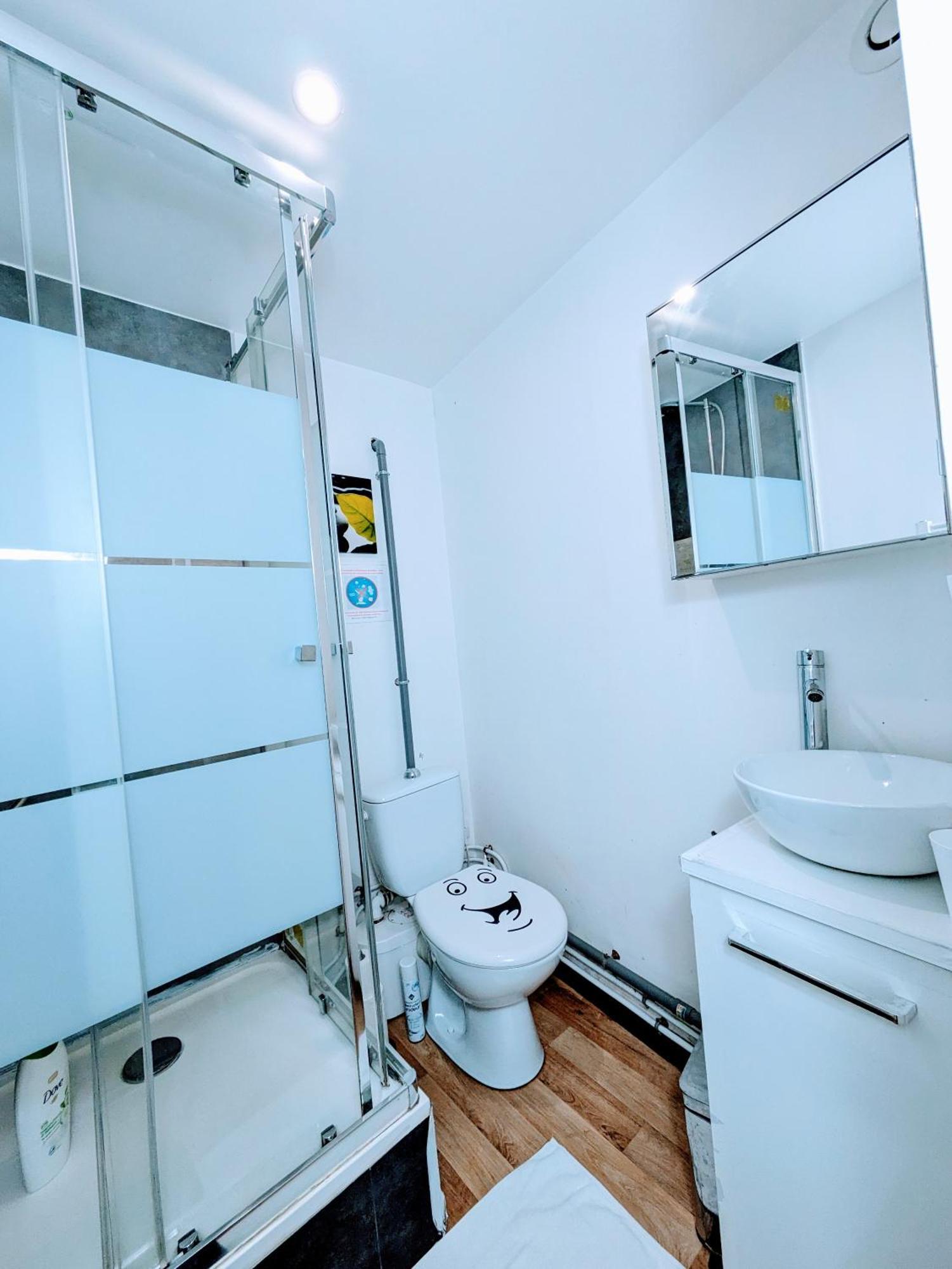 Chambres Poitiers Centre Ville - Salle De Bain, Refrigerateur, Tv Et Machine A Cafe Privatifs - Cuisine Commune - Terrasse - Hotel De Ville A 200M المظهر الخارجي الصورة