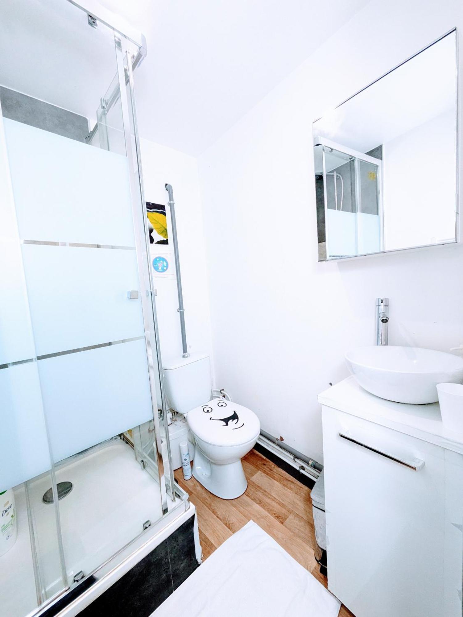 Chambres Poitiers Centre Ville - Salle De Bain, Refrigerateur, Tv Et Machine A Cafe Privatifs - Cuisine Commune - Terrasse - Hotel De Ville A 200M المظهر الخارجي الصورة